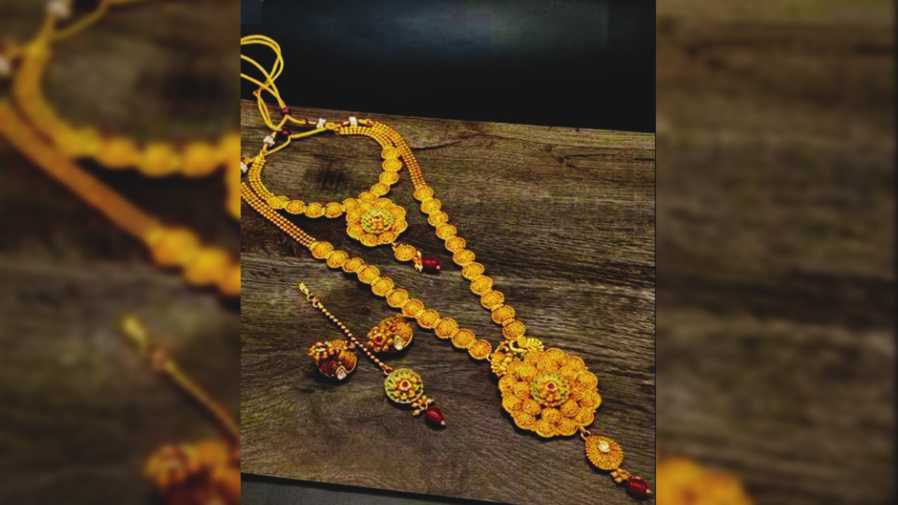 Mirraw is a highly regarded brand for artificial jewelry in India.