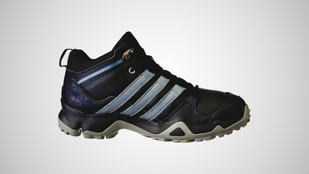 One of the top-rated trekking shoes.