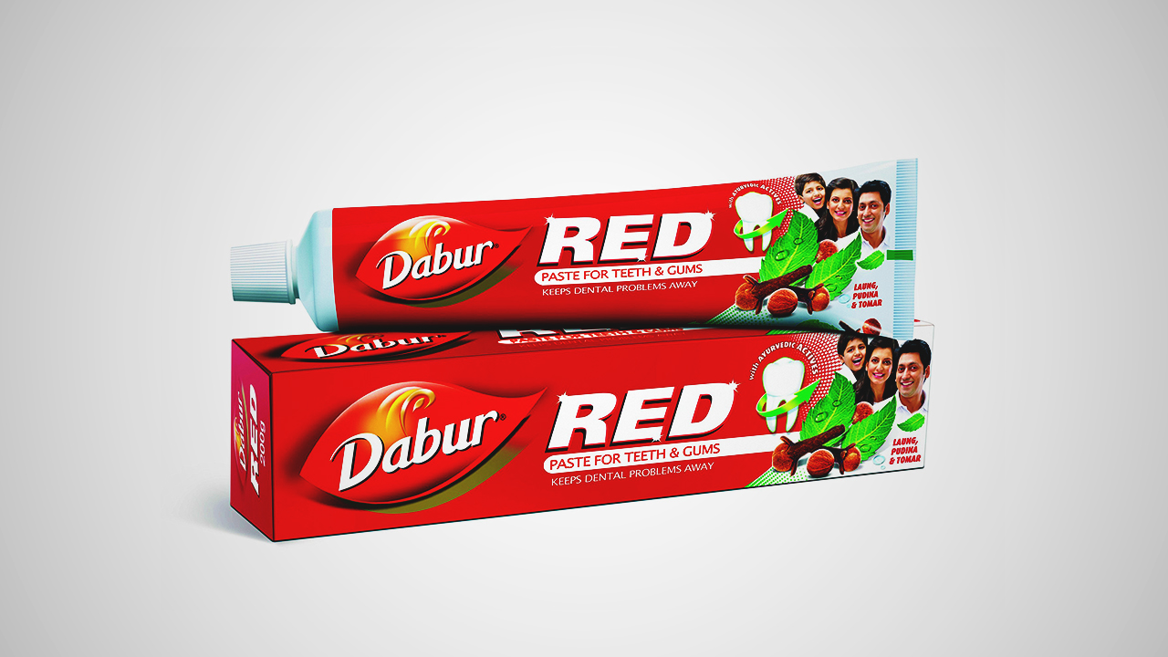 Immerse yourself in the benefits of a top-rated toothpaste that exceeds expectations. 